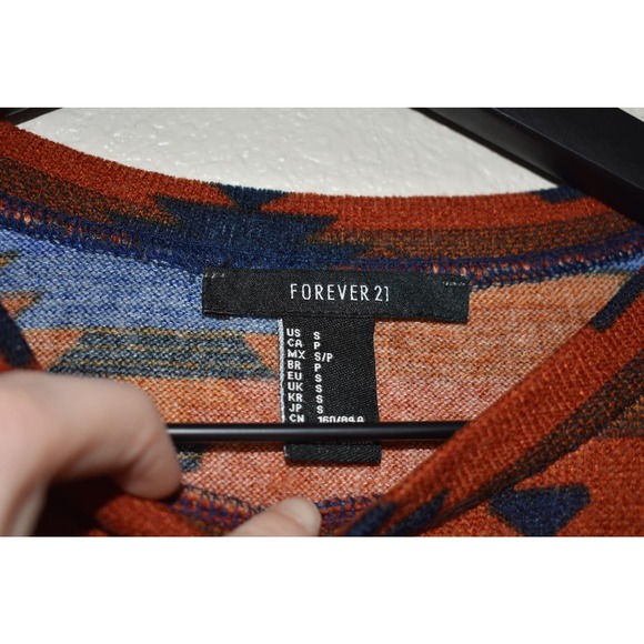 ⭐️ Forever 21  Brown Aztec Print Sweater Size S - Picture 3 of 4